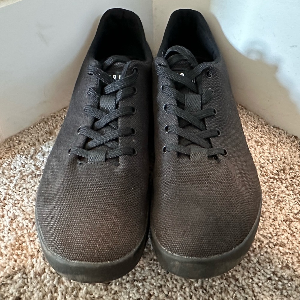 NoBull canvas trainer. Black. Size 8.5 men’s